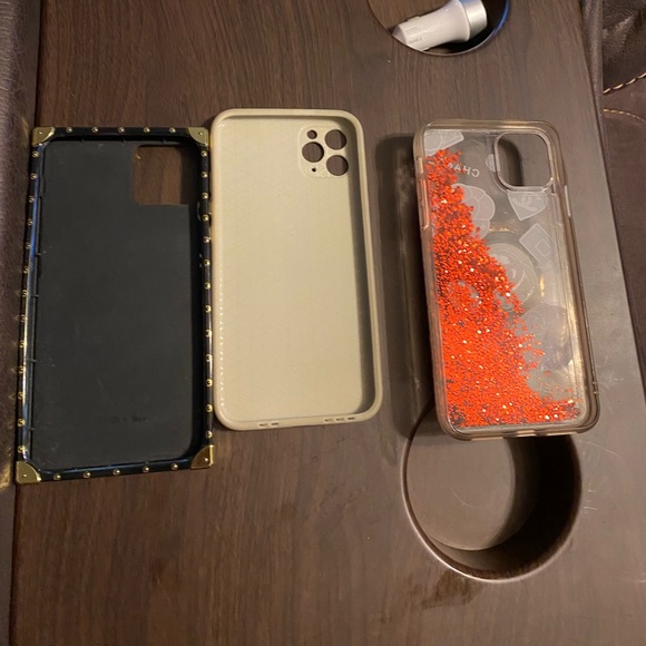 iPhone 11 Pro Max - Picture 2 of 3